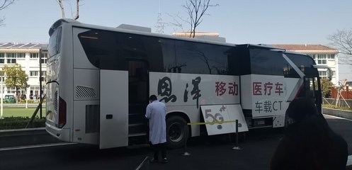移動(dòng)CT車(chē)進(jìn)朗高護(hù)理院 醫(yī)護(hù)巡診為健康養(yǎng)老“加碼”